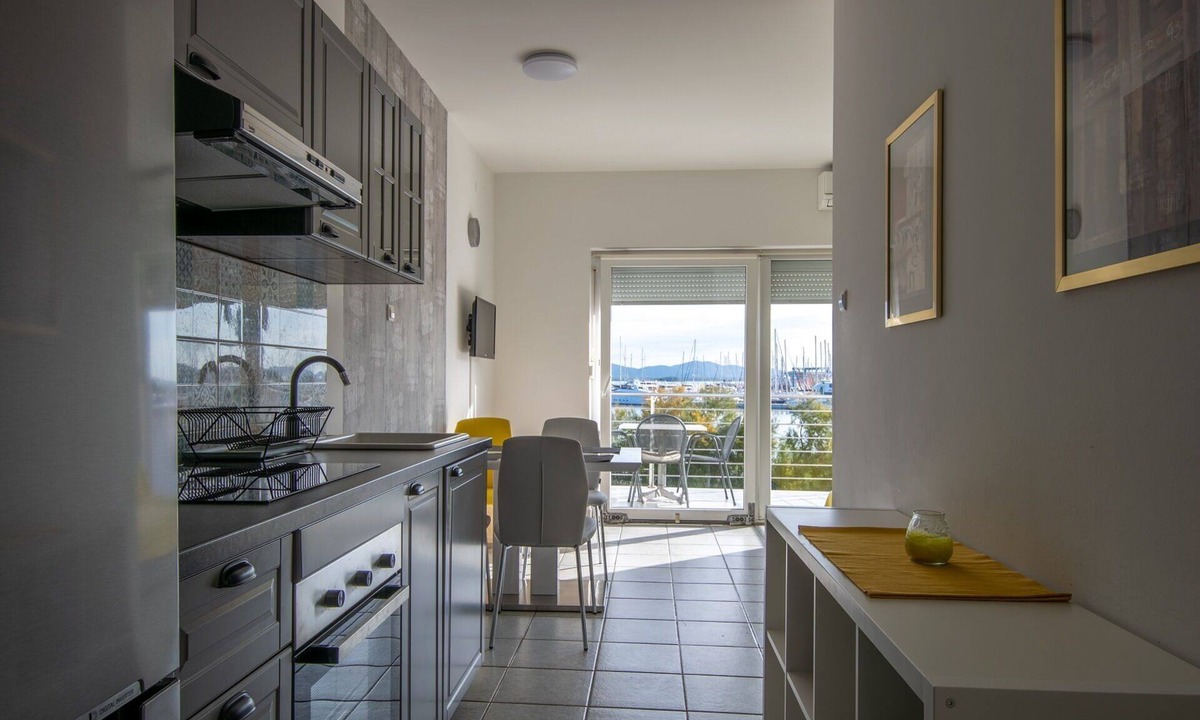 Murter Apartment | Apartment with 2 bedrooms, terrace with sea view, right on the beach