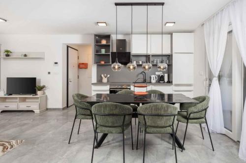 Vantacici Apartment | Apartment with A - C in Malinska-Insel Krk 57643