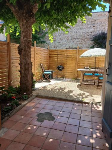 Moulins Apartment | Apartment with a garden