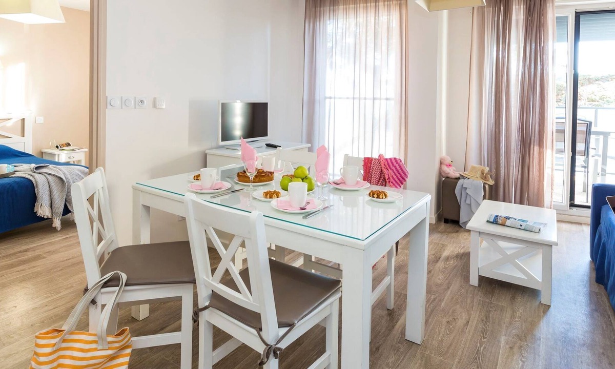 Pornichet Apartment | Apartment with a view of beach