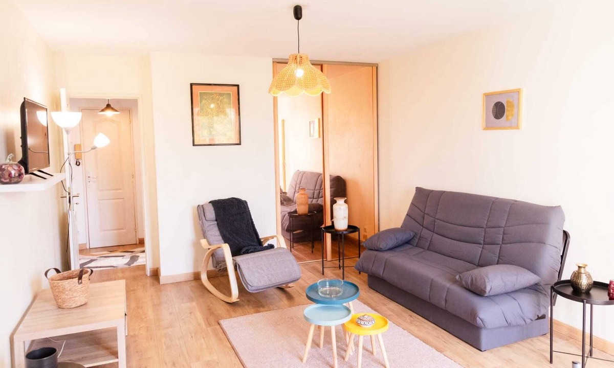 Papus Apartment | Apartment with balconies near park