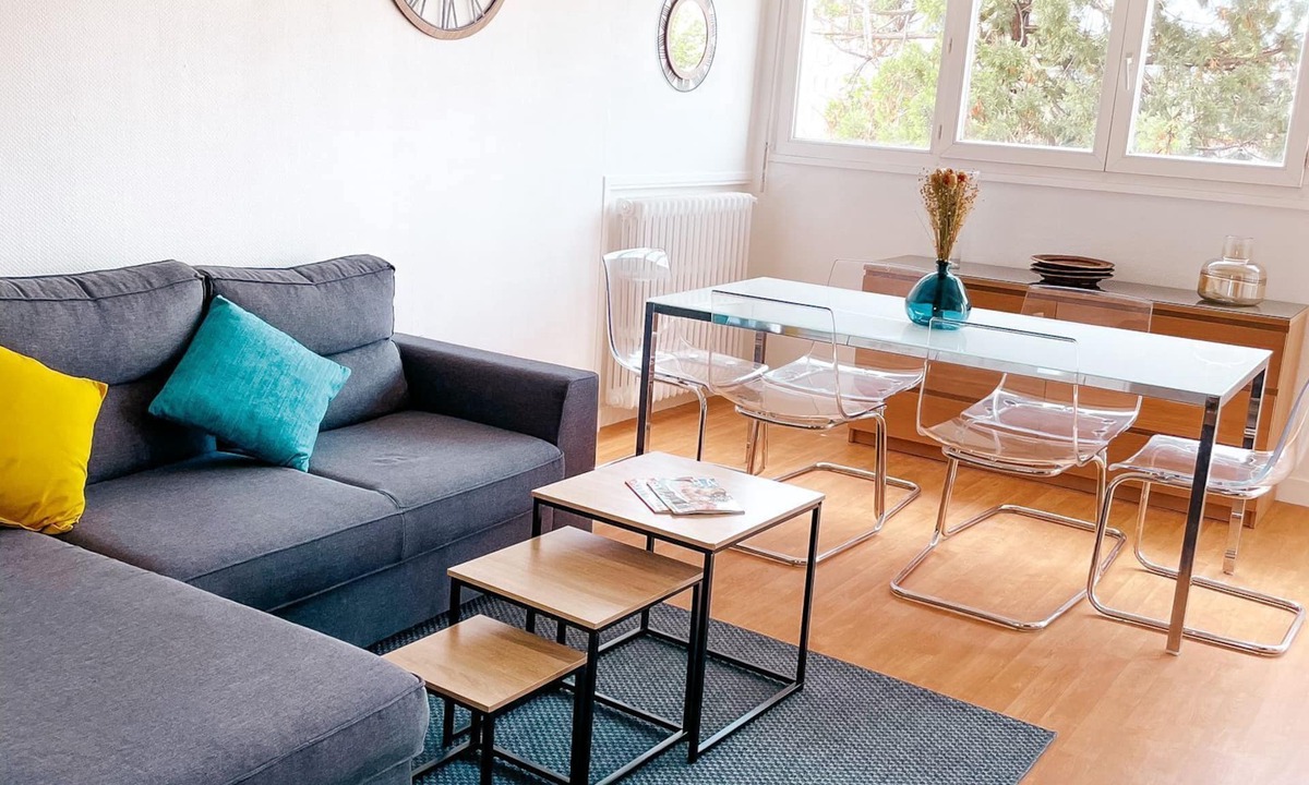 Colombier - Champ de Mars Apartment | Apartment with Balcony, 4 bedrooms, space & comfort, Centre Gare