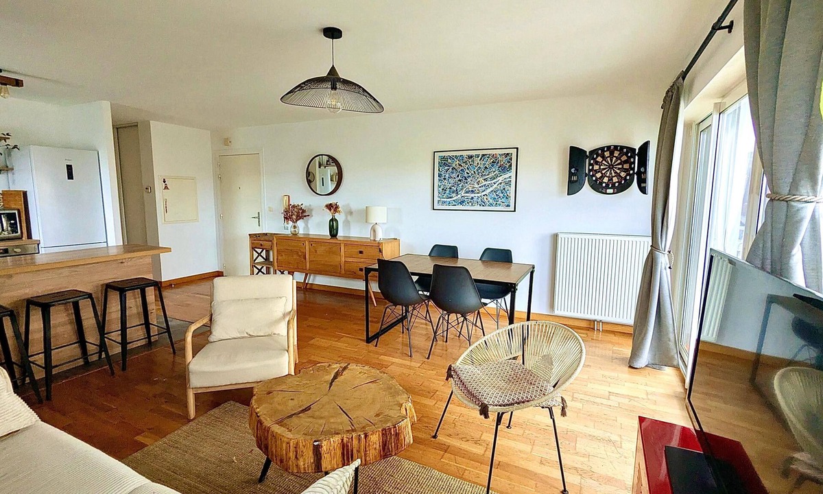Ile de Nantes Palais des Congres Apartment | Apartment with balcony and parking near center