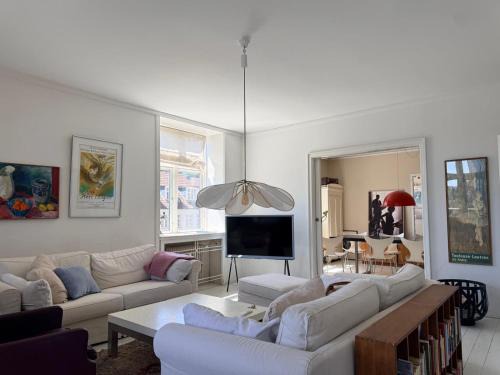 Christianshavn Apartment | Apartment with Balcony and Canal View