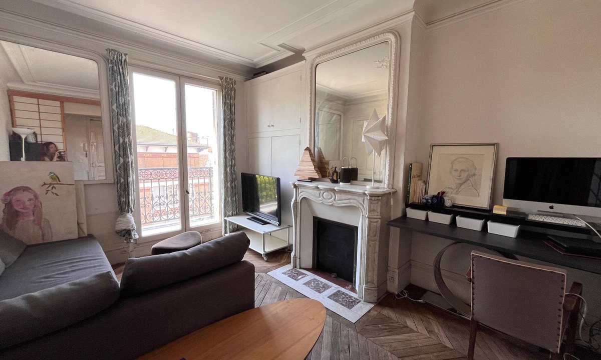 6th Arrondissement Apartment | Apartment with balcony＆ Eiffel Tower view