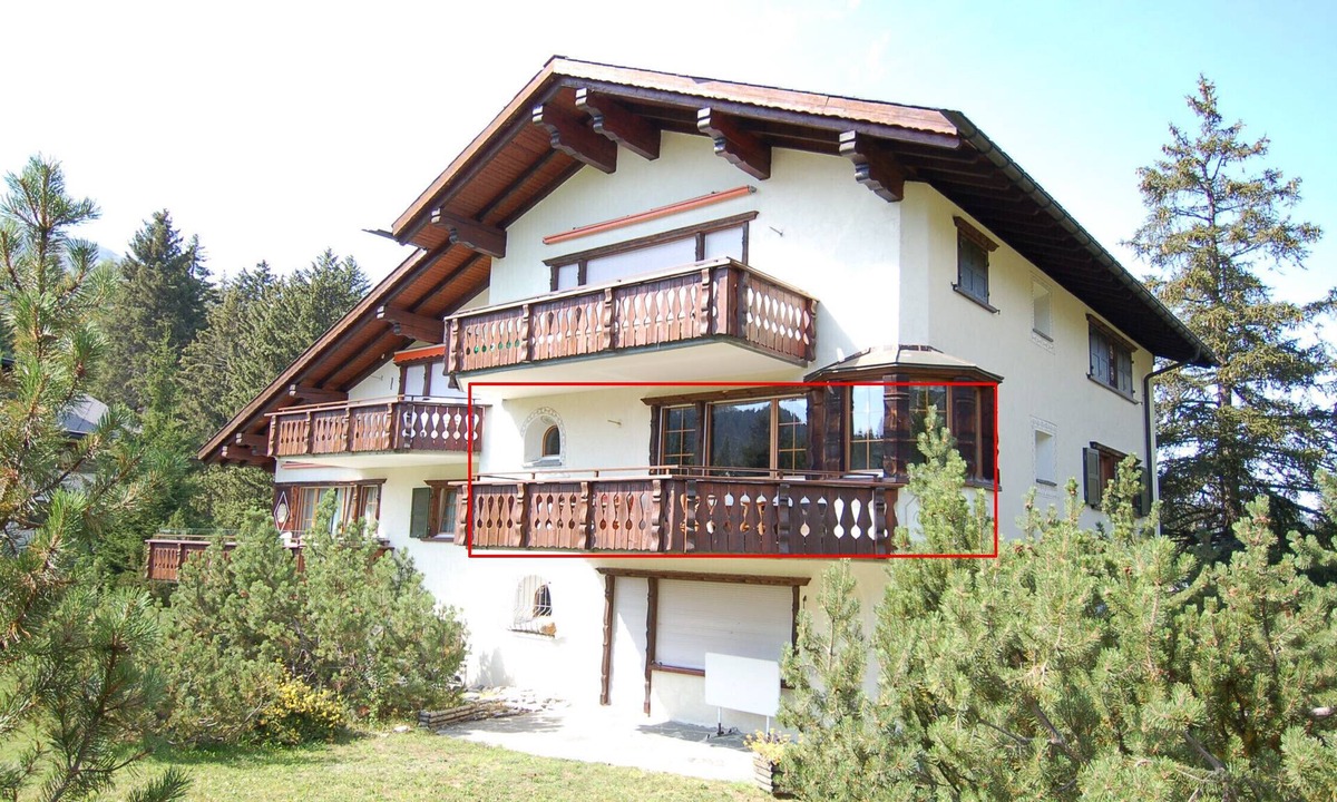 Lenzerheide Apartment | Apartment with ski-in/ski-out access and fireplace