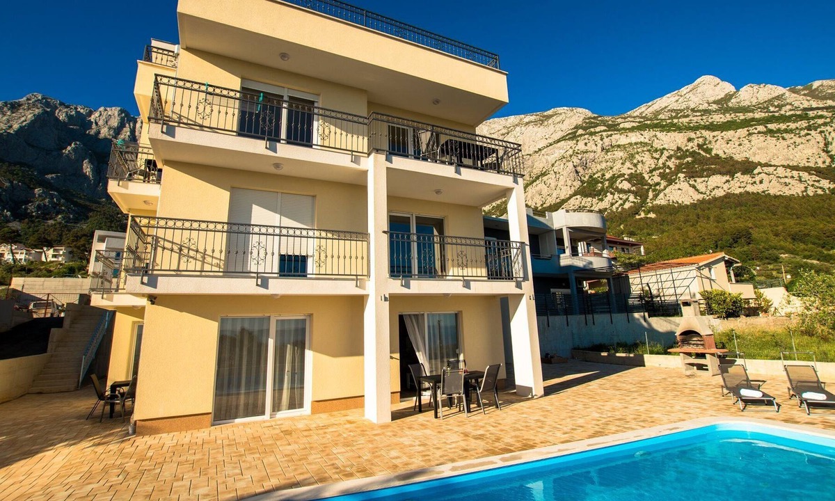 Donja luka Villa | Apartment with community pool MAMATO-A7