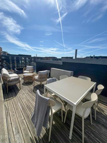 Sydhavnen Apartment | Apartment With Design Classics In Sydhavn