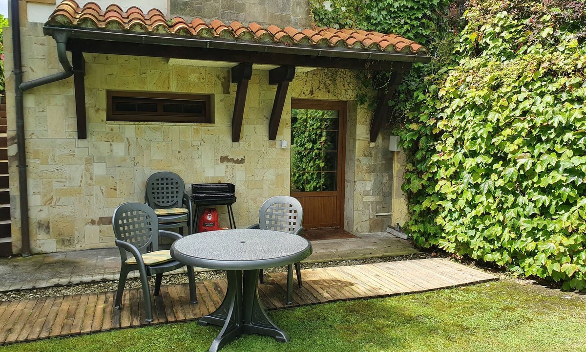 Somo Apartment | APARTMENT WITH ENTRANCE THROUGH GARDEN IN PRIVATE URBANIZATION 5 MIN FROM THE BEACH