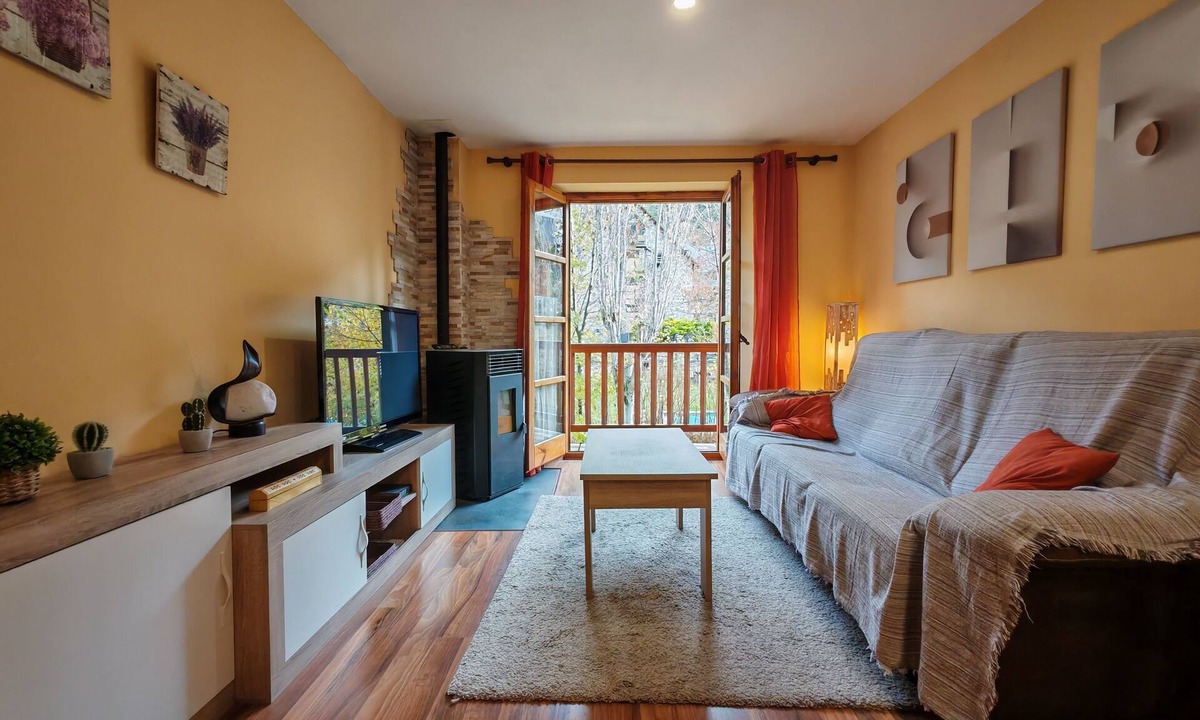 Pla de l'Ermita Apartment | Apartment with large garden - Isard 1