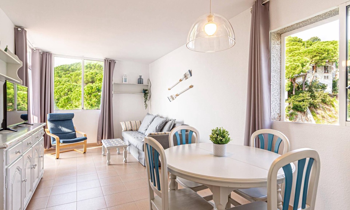 Sant Pol De Mar Apartment | Apartment with sea views and beach access