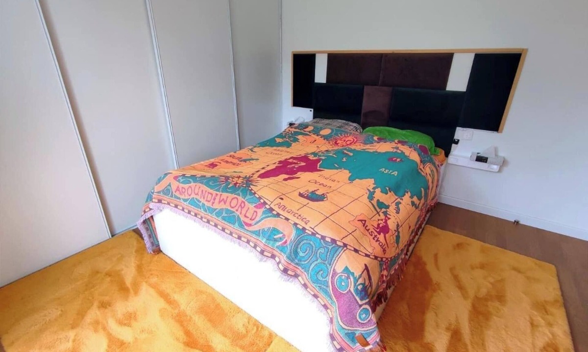 L'Hay-les-Roses Apartment | Apartment with terrace and private garden