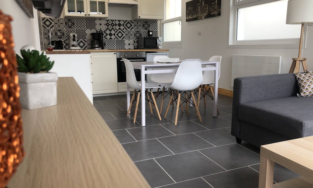 Isbergues Apartment | Apartment with garden