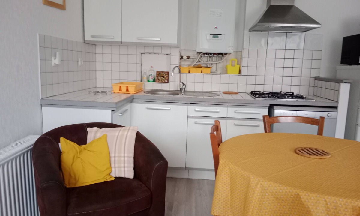 Bagneres-de-Luchon Apartment | Apartment with garden view Special curist rate