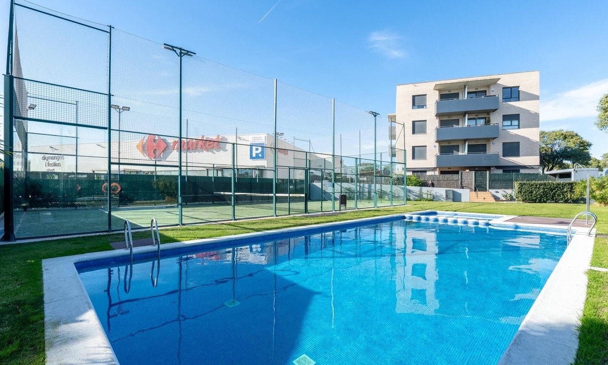 Clara Apartment | Apartment with pool and paddle tennis 500m beach