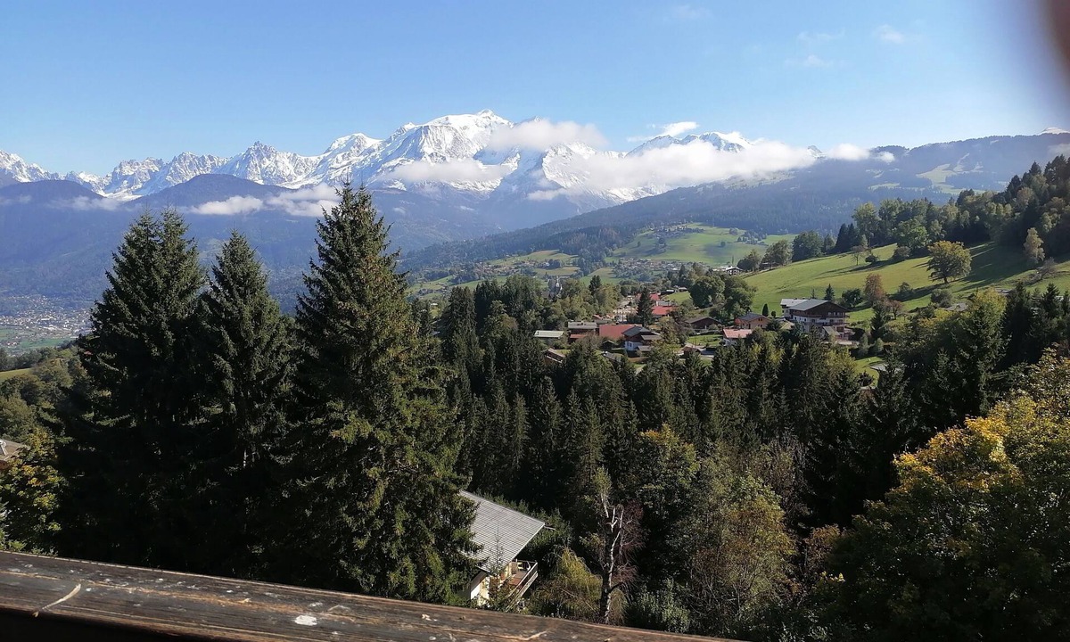 Combloux Apartment | Apartment with panoramic view and pool