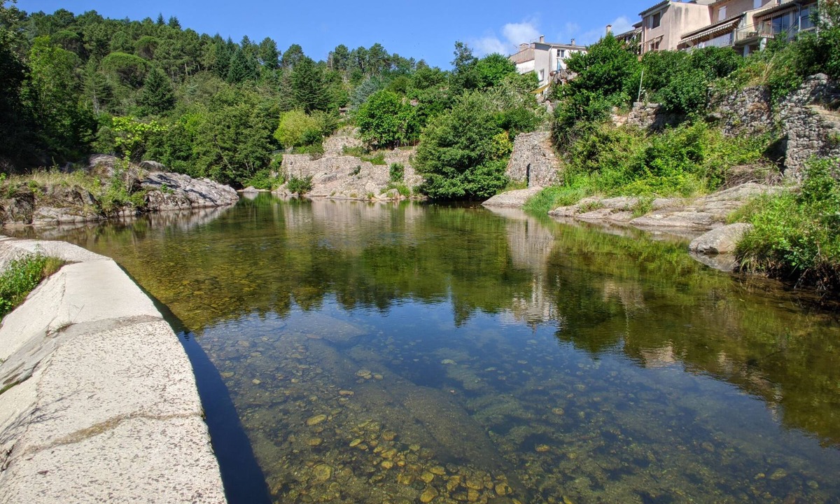 Lasalle Apartment | Apartment with panoramic terrace and river access