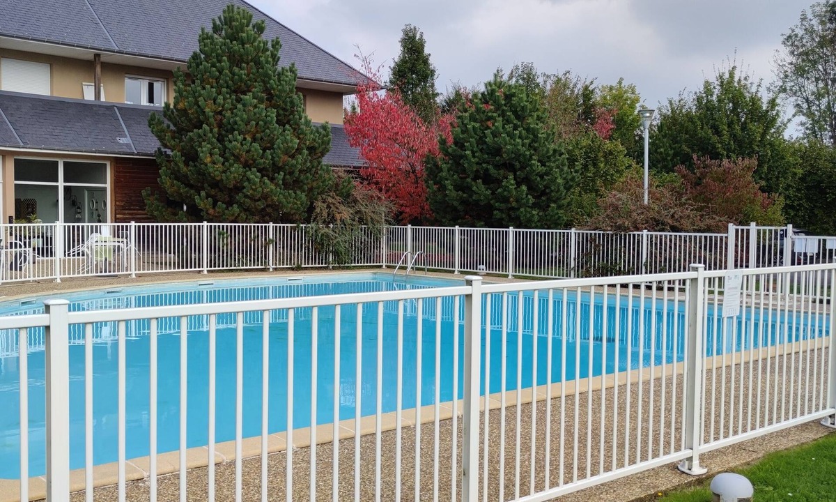 Equemauville Apartment | Apartment with pool near Honfleur