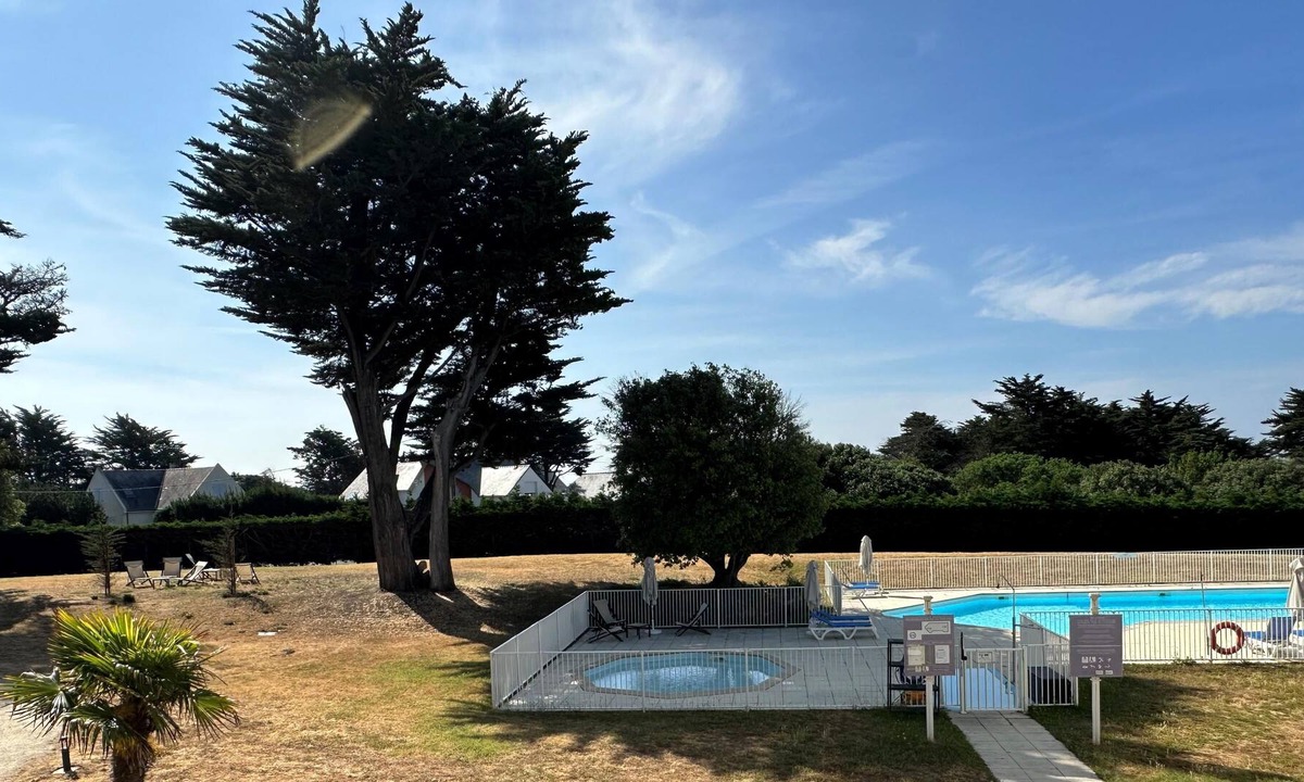 Le Pouliguen Apartment | Apartment with pool close to the sea