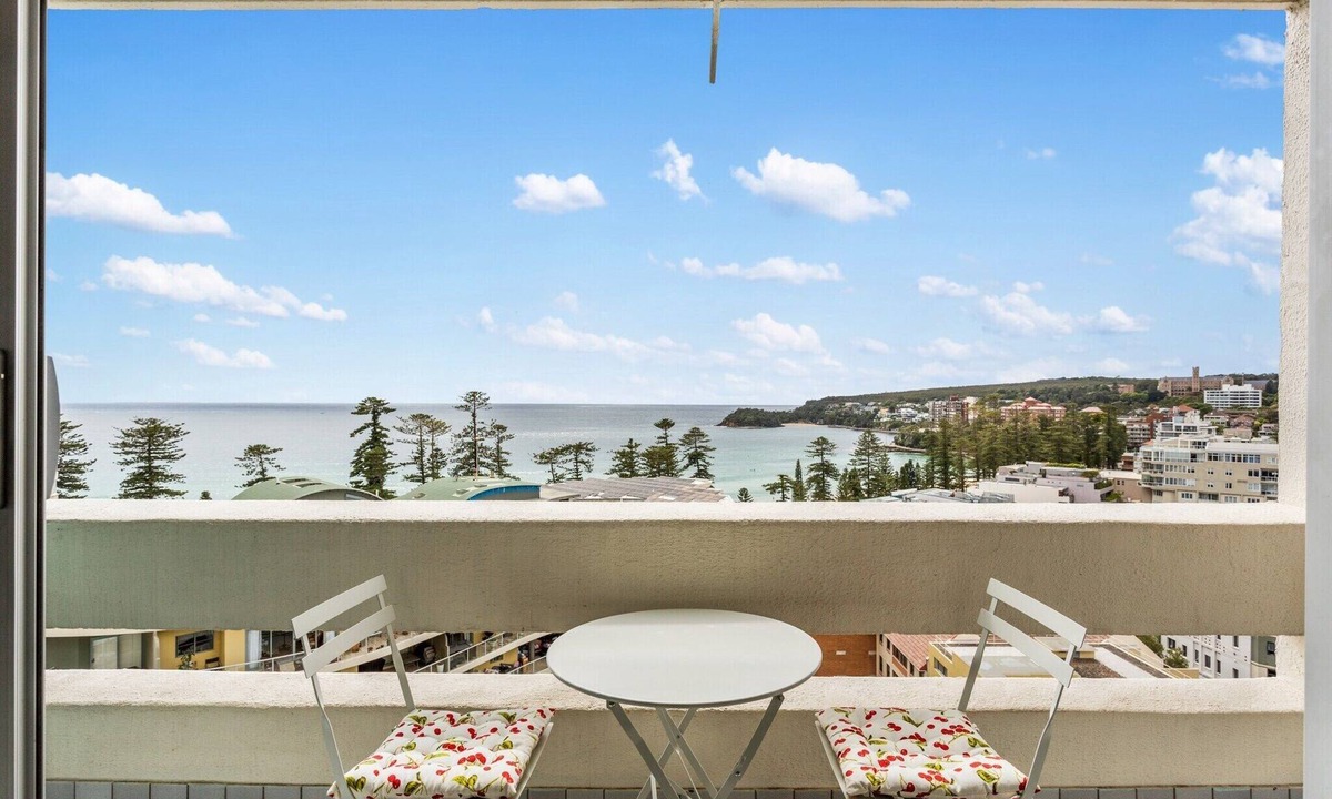 Manly Apartment | Apartment with Pool Access, a minute to the Beach