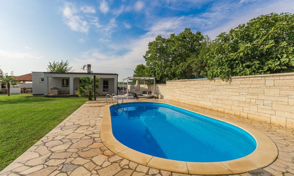 Pomer House | Apartment with pool for private use in Medulin-Pomer, few min from beach
