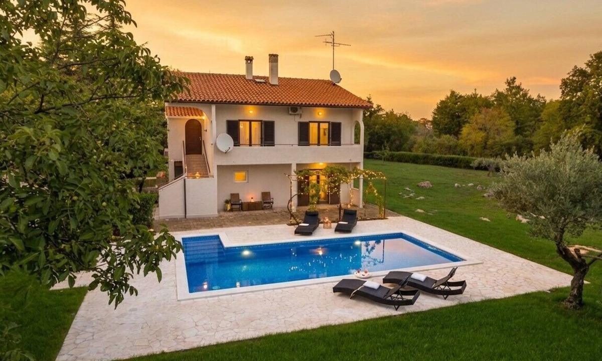 Nova Vas Apartment | *Apartment with private pool and large garden
