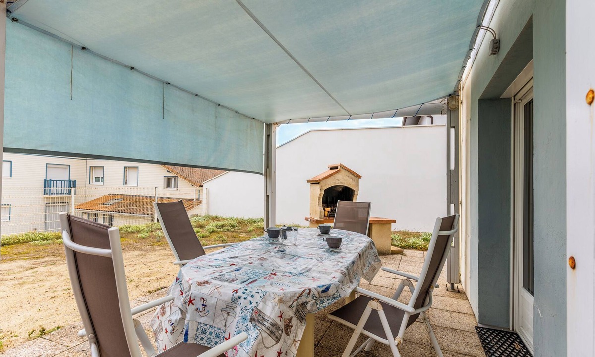 Mimizan-Plage Apartment | Apartment with Private Terrace & Shared Garden