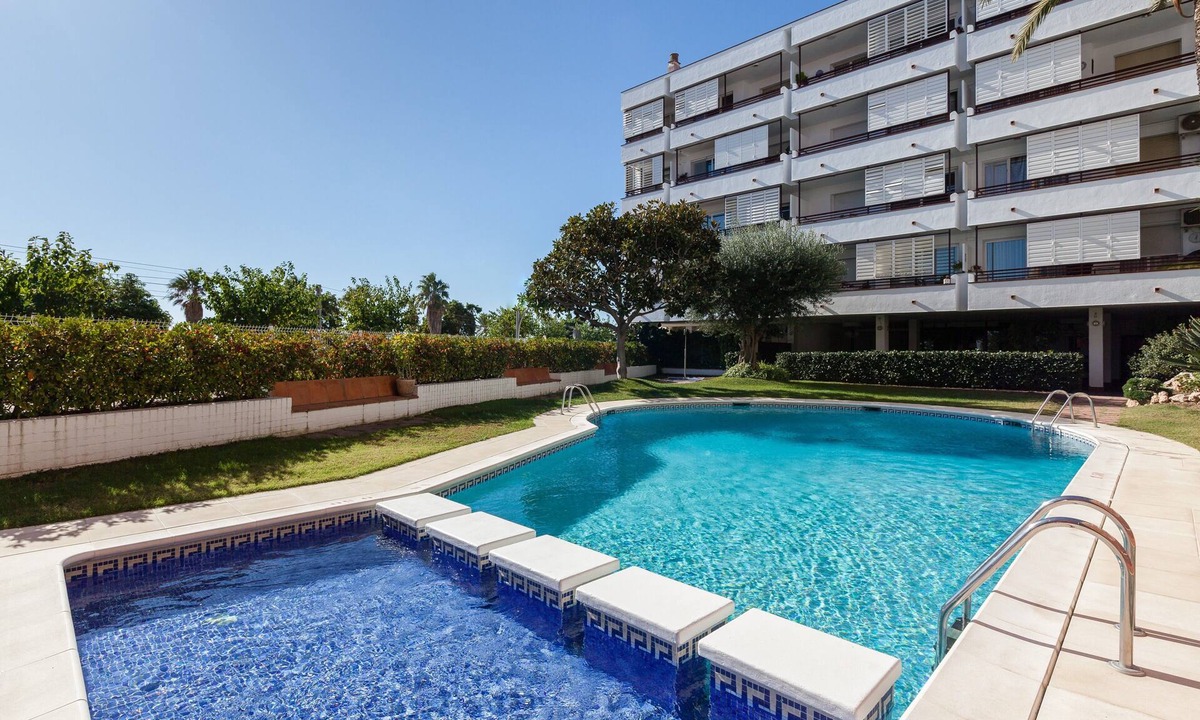 Canet de Mar Apartment | Apartment with Sea View, Shared Saltwater Pool, and Wi-Fi