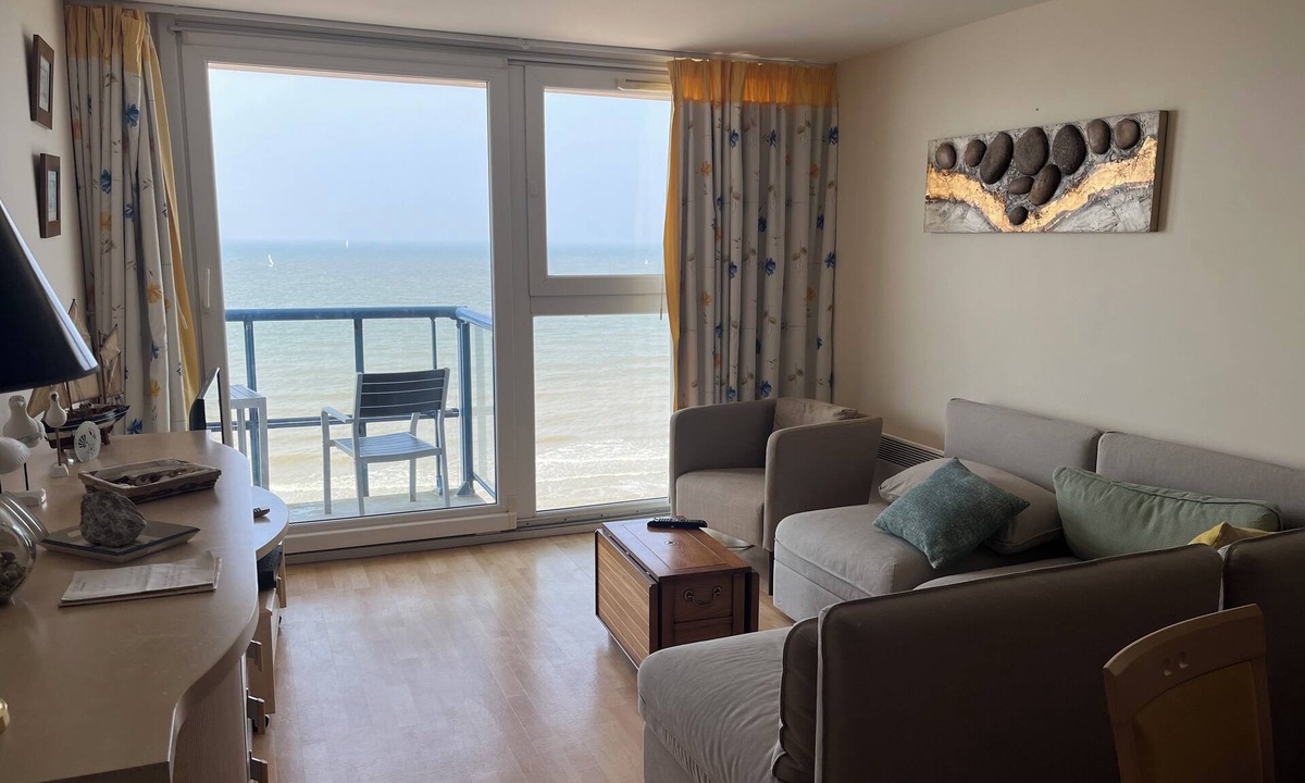 Bray-Dunes Apartment | Apartment with sea view