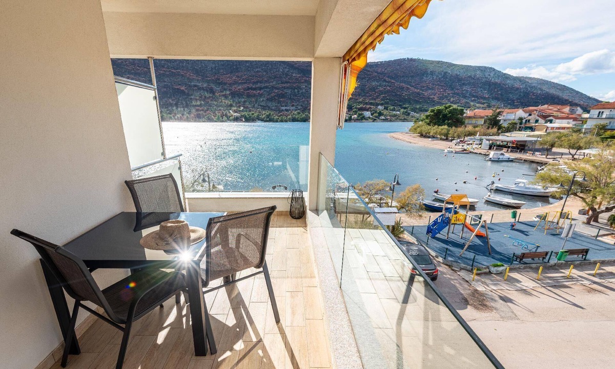 Grebastica Apartment | Apartment with Sea View - Adults Only
