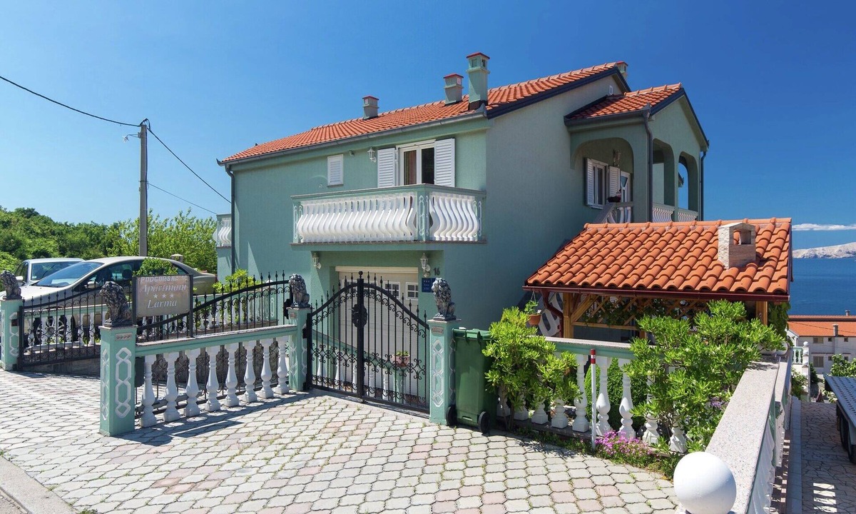 Senj Apartment | Apartment with shared swimming pool