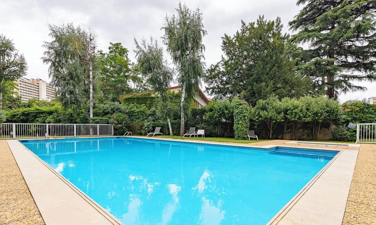 Saint-Cyprien Apartment | Apartment with swimming pool - near park