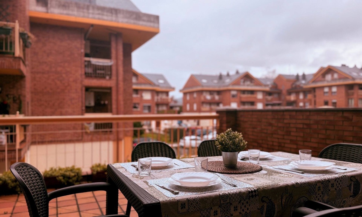 Saron Apartment | Apartment with swimming pool 5 min. from Cabárceno