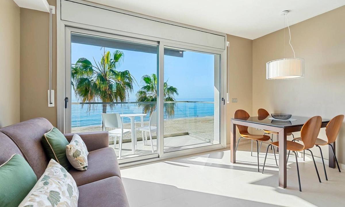 Torredembarra Apartment | Apartment with terrace facing beach and near train