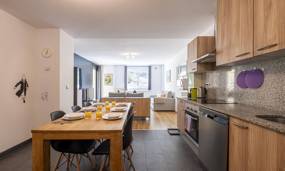 Arinsal Apartment | Apartment with views - 6 guests