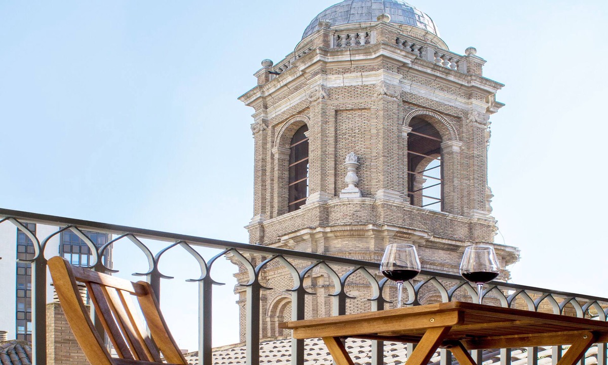 Zaragoza Old Town Apartment | Apartment with views in historical centre