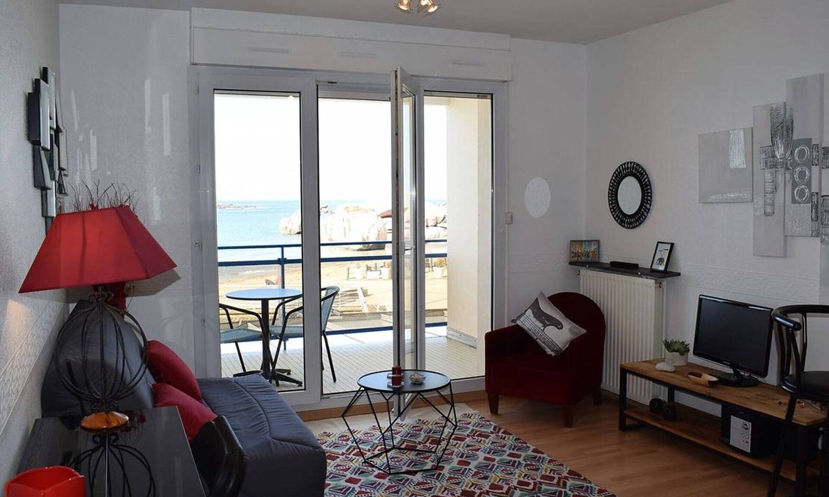 Tregastel Apartment | Apartment with WIFI, Beachfront, Private Parking, Pets Allowed