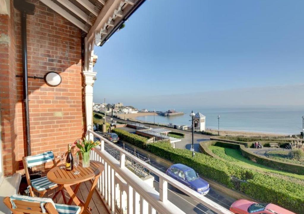 Broadstairs Apartment | Apartment Yorkie by Interhome