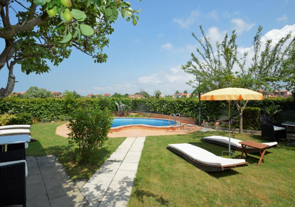 Valbandon Apartment | Apartment Zwei Rosen - PUL553 by Interhome
