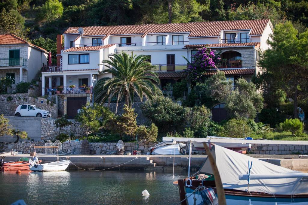 Zaklopatica Apartment | Apartments Ana