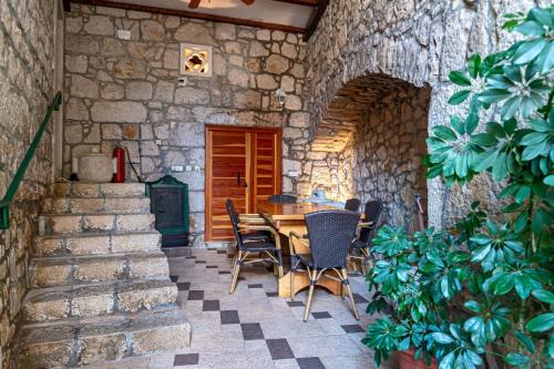 Lastovo House | Apartments and rooms with WiFi Lastovo - 13678