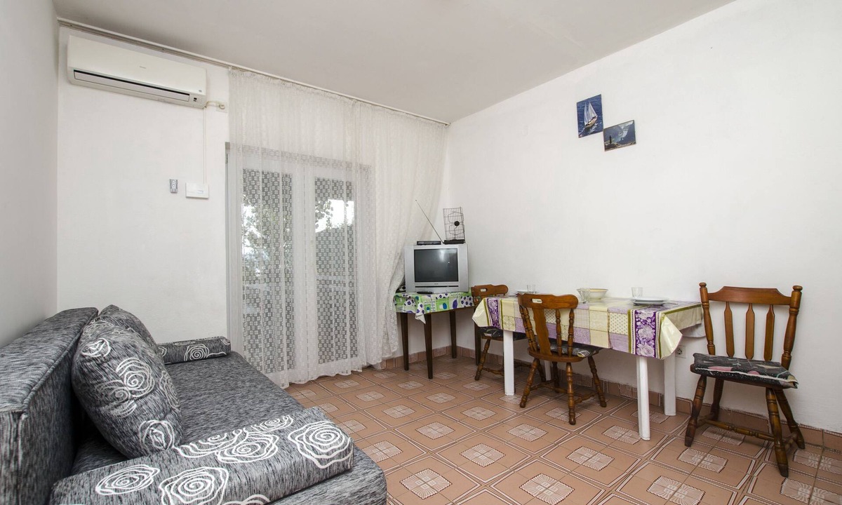 Dugi Rat Apartment | Apartments Anka 50m from the beach (31461-A2) - Duce
