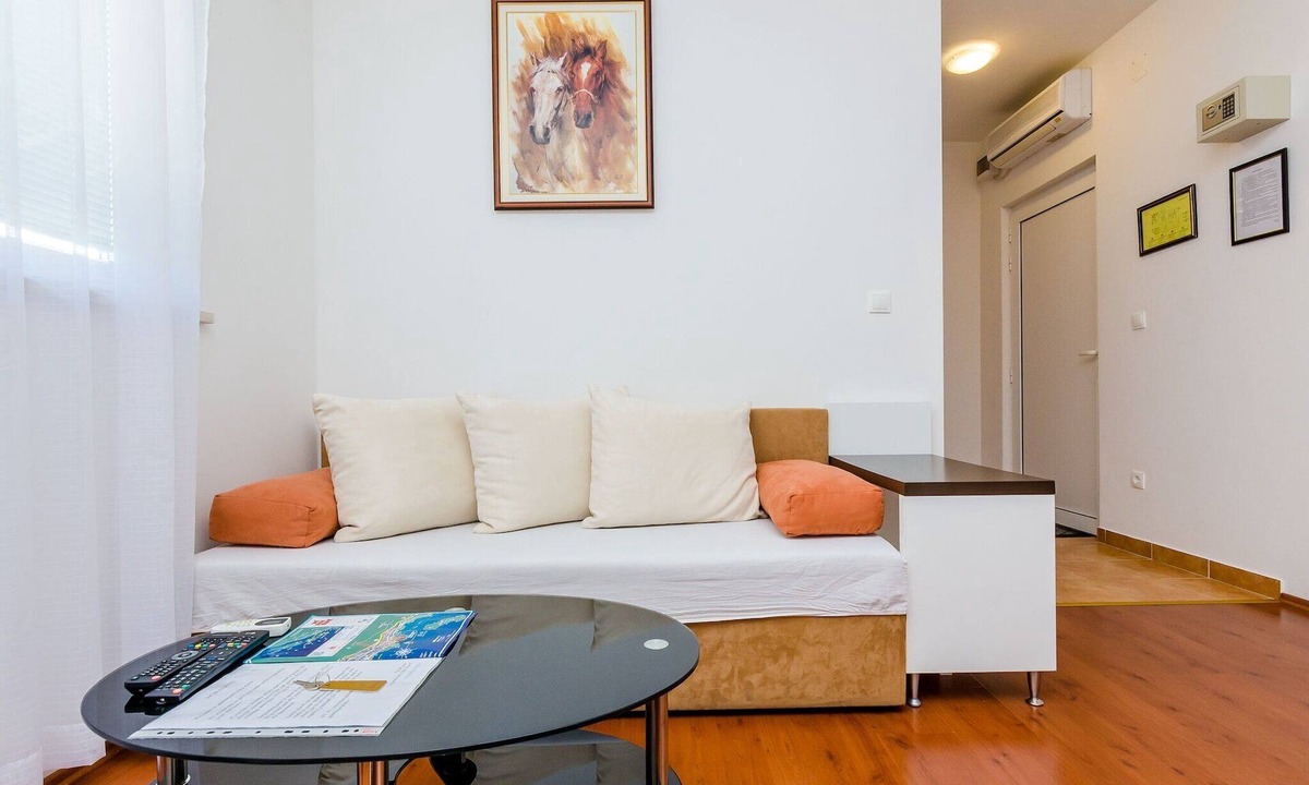 Montovjerna Apartment | Apartments Aura - Comfort Studio Apartment 6 with shared swimming pool
