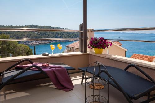 Cove Osibova (Milna) Apartment | Apartments Babic