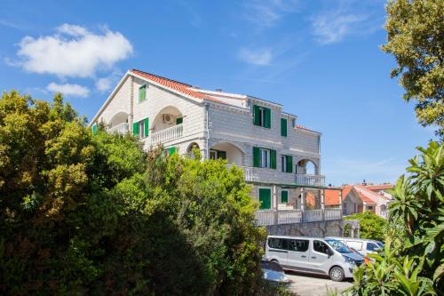 Cove Tri Zala (Zrnovo) Apartment | Apartments Chiara