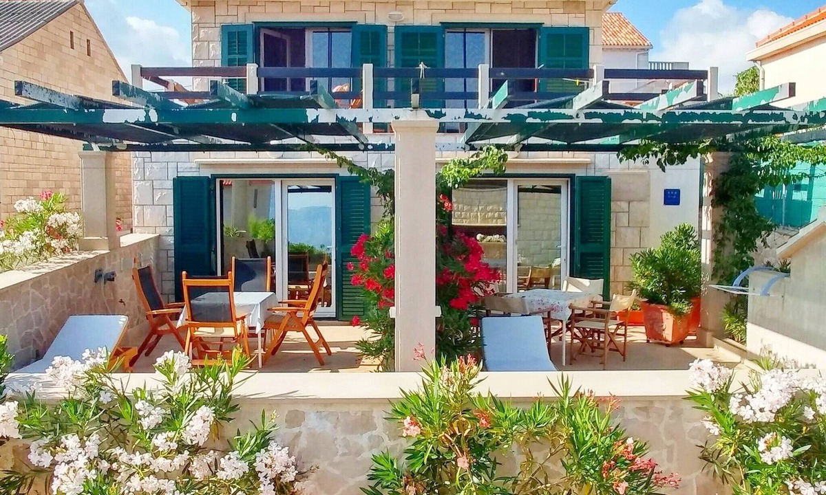 Povlja Apartment | Apartments Ennio, (9949), Povlja, hr
