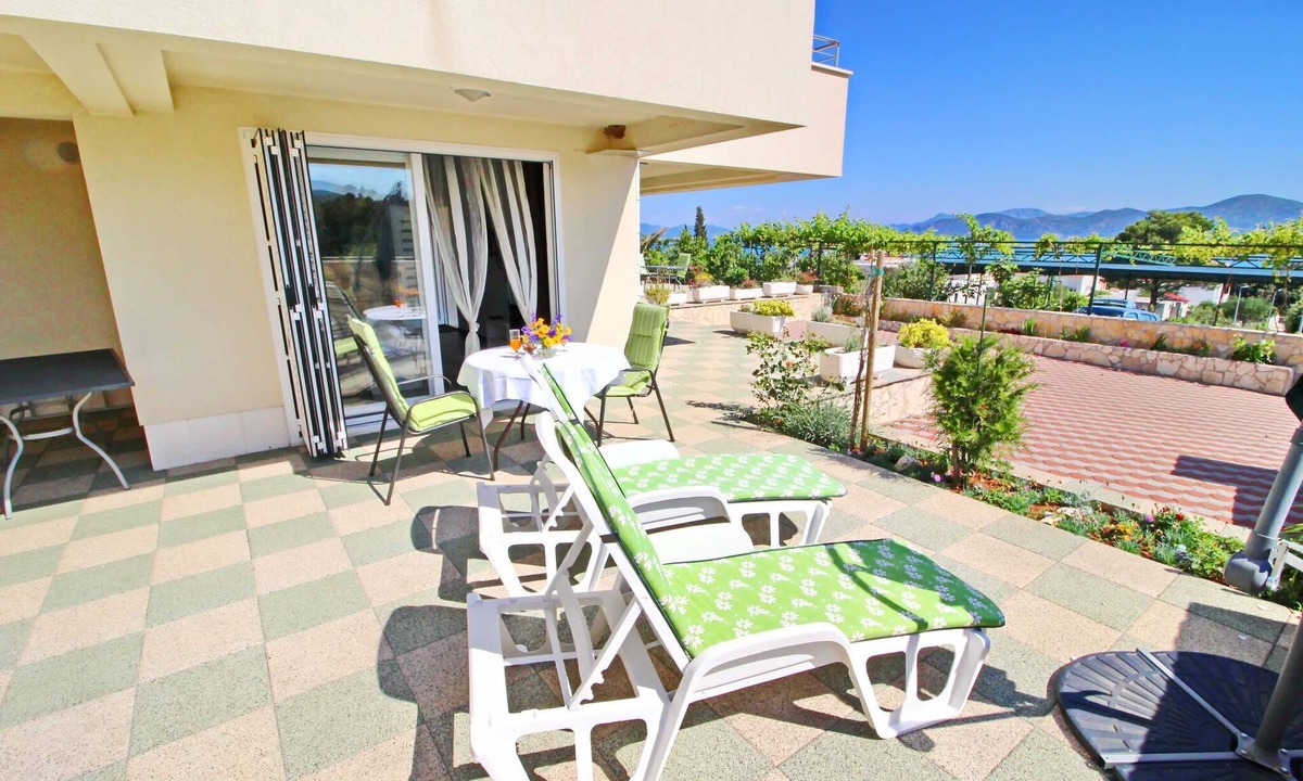 Drace Apartment | Apartments Gusti - One Bedroom Apartment with Terrace and Sea View