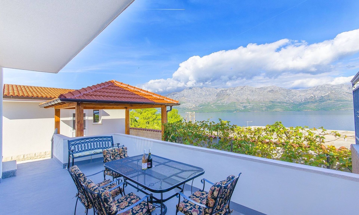 Sucuraj Apartment | Apartments Rose (47571-A1) - Sucuraj - island Hvar
