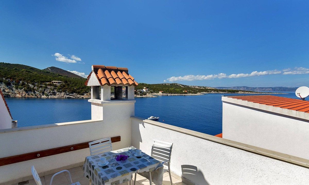 Pokrivenik Apartment | Apartments Igor (44141-A9) - Gdinj - island Hvar