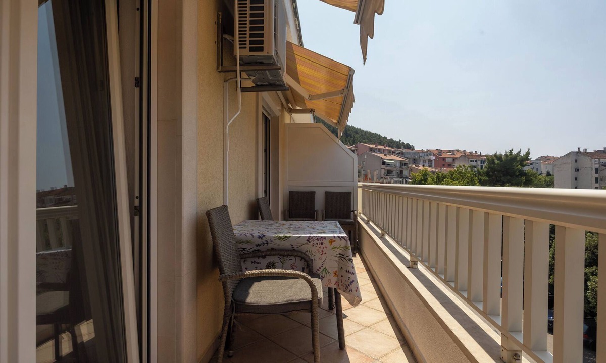 Istok Apartment | Apartments Ivo (36191-A3) - Makarska